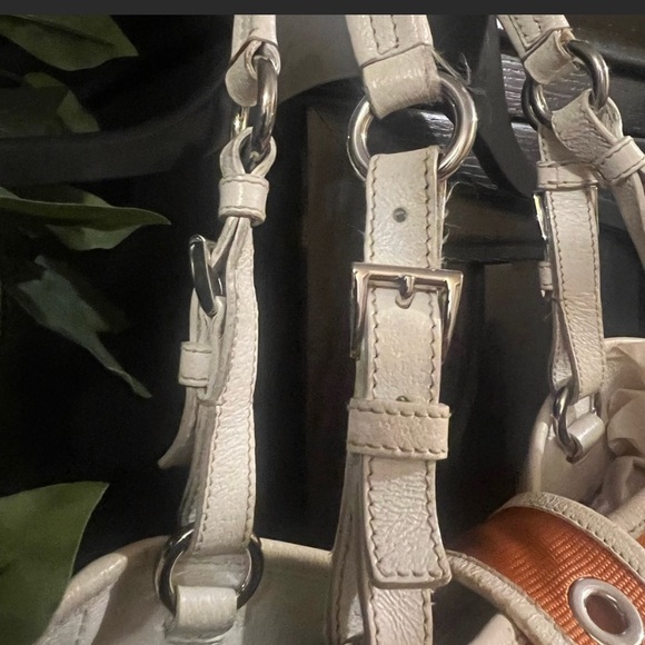 #31027 🔥Hot Pick🔥Prada 💕❤️ Beautiful Preloved Prada shoulder bag - Picture 11 of 16